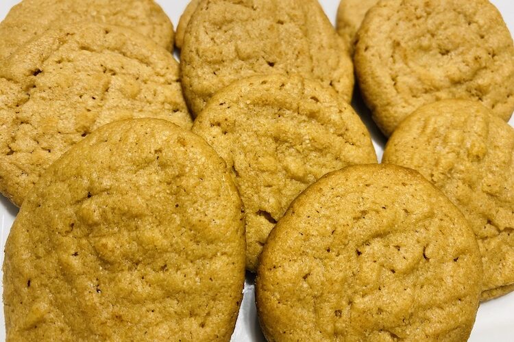 The Best 4-Ingredient Peanut Butter Cookies