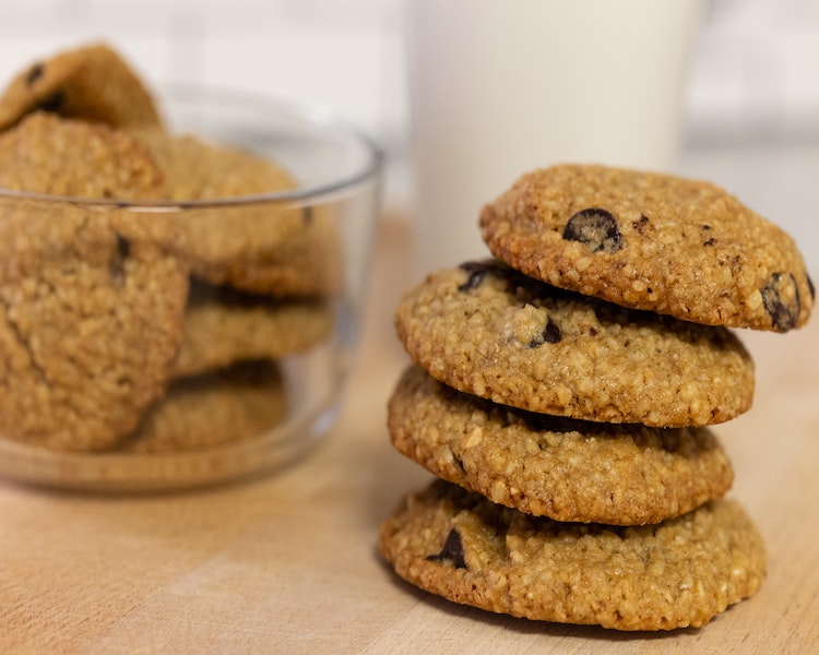 Crispy Easy Oatmeal Raisin Cookies